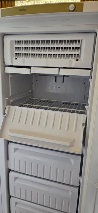 Продам морозильную камеру