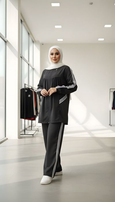 Спортивный женский костюм