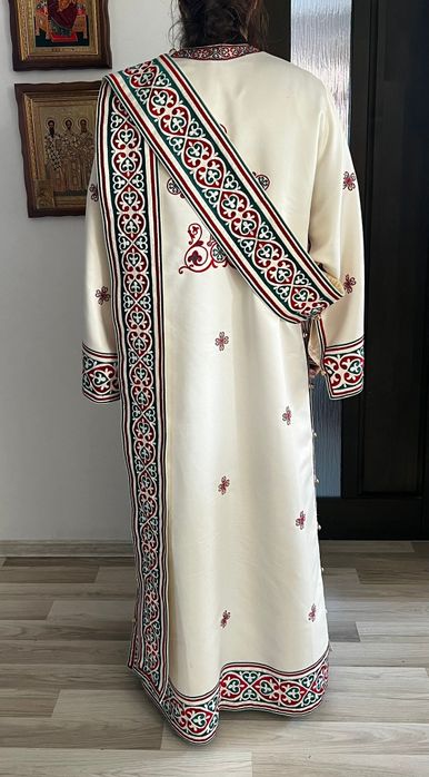 Vesmant brodat bisericesc de Diacon cu motive brancovenesti