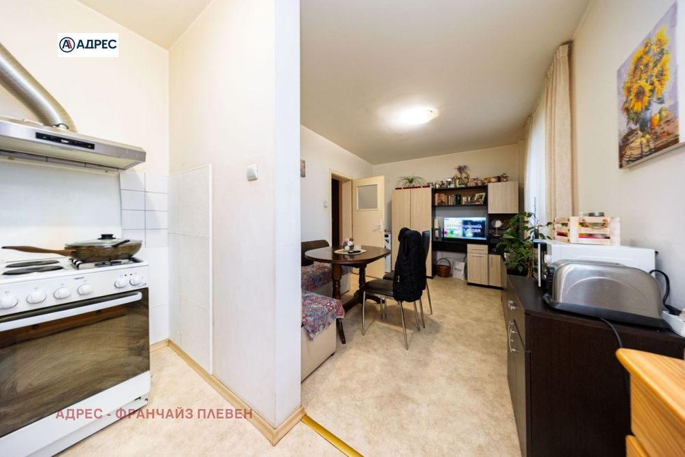 Продава се Тристаен апартамент в Плевен, Широк център - 130 кв.м за 785 €/кв.м - Снимка #1