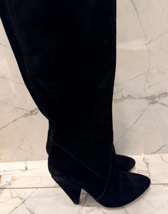 Ботуши от естествен велур.