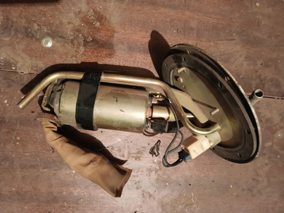 Продам запчасти на Мазда