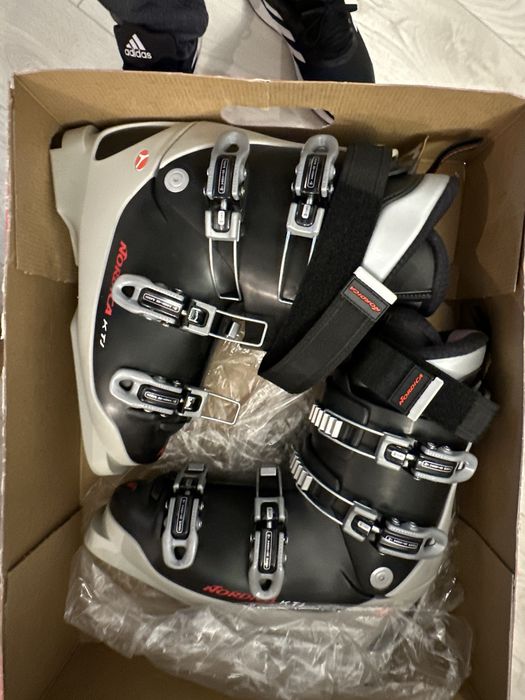 Vand clapari noi, diverse marimi, maxim marimea 39 EU