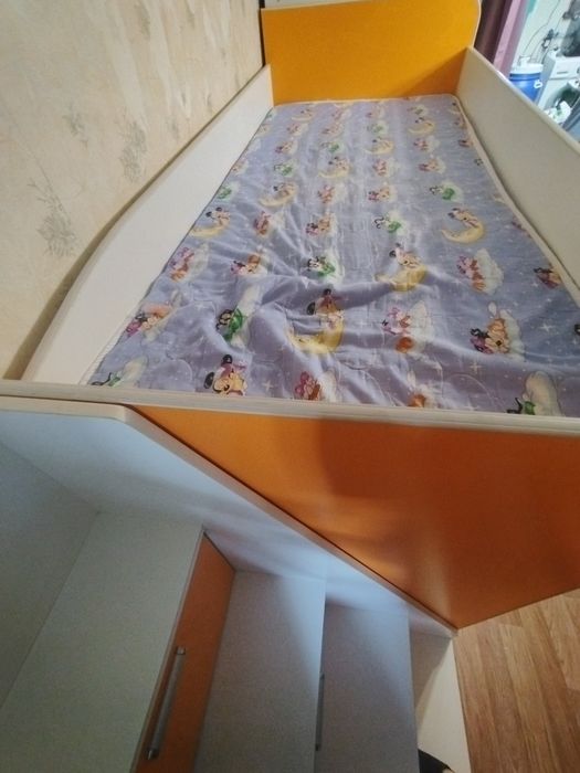Двухъярусная кровать