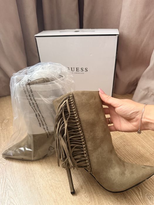 Велурени боти Guess различни размери