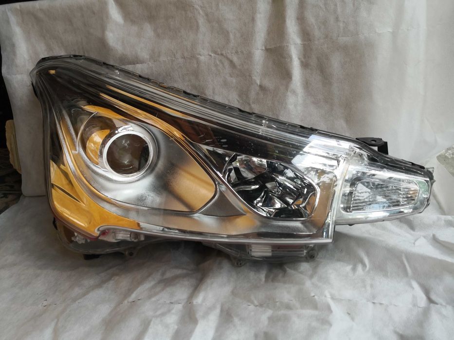 Фар Citroen C4 Aircross Xenon D2S десен/Фар Ситроен Ц4 Оригинален