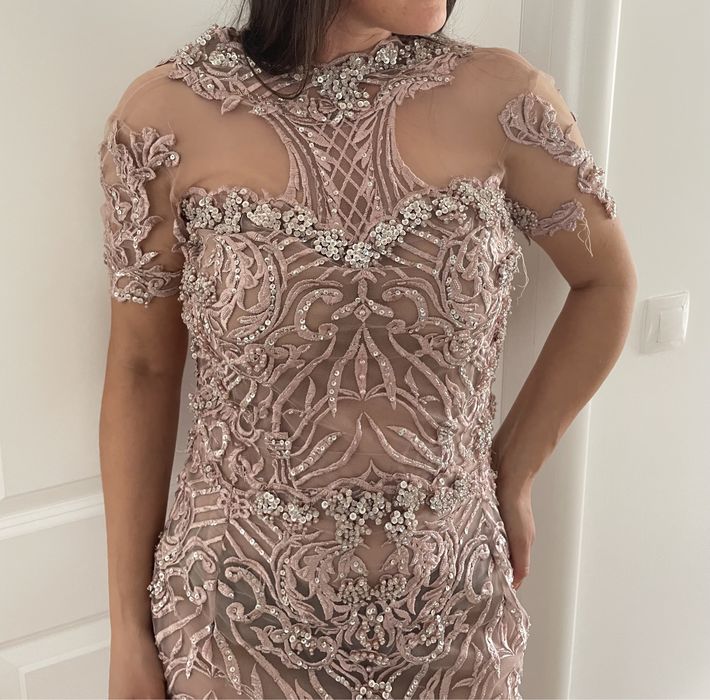 Vând rochi elegante de nunta , seara