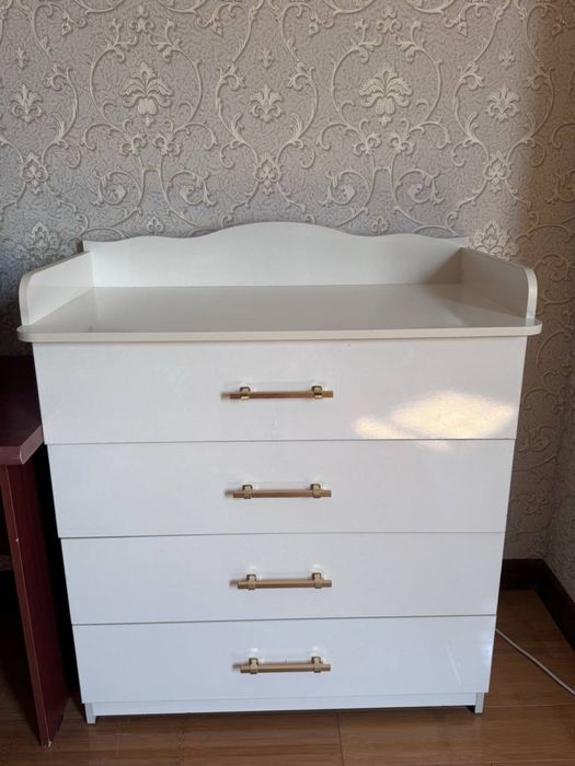 Продаю электрическую люльку-кровать и Пеленальгый столик-шкаф 2 в 1