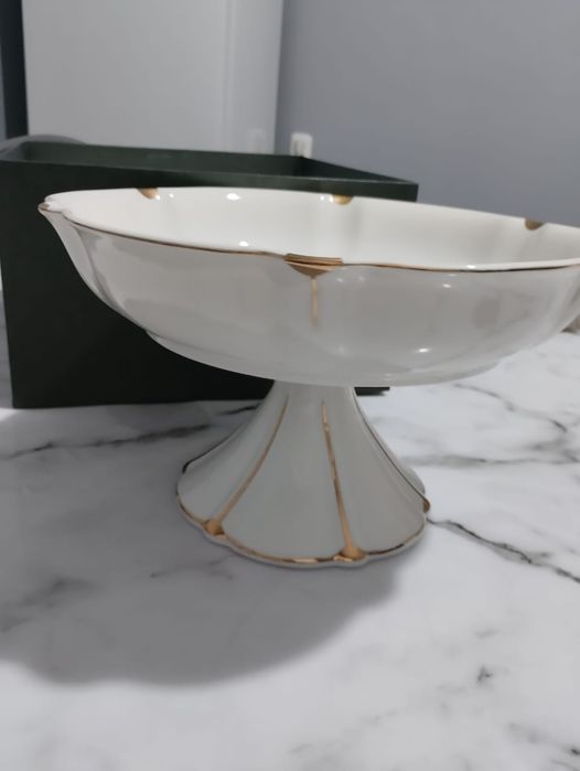 Продам белый фруктовницу