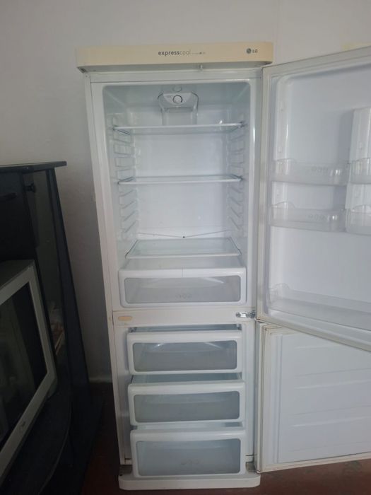СРОЧНО продам холодильник