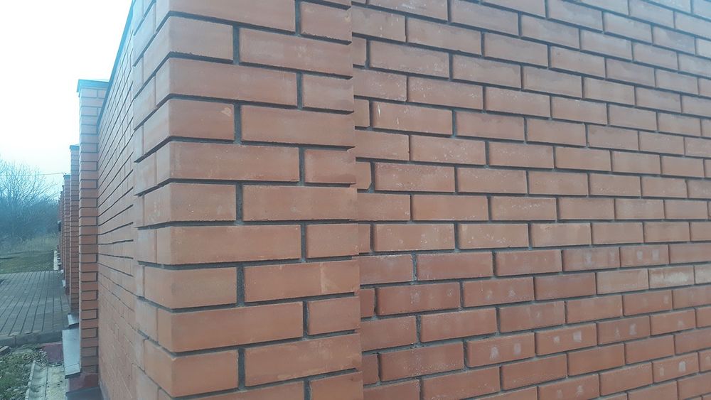 Кровля крыш. Кладка кирпича