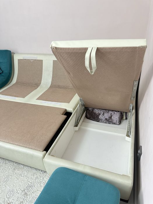 Продам Большой угловой диван + пуф