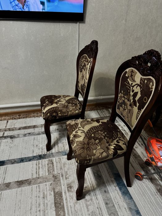 Стол со стульями