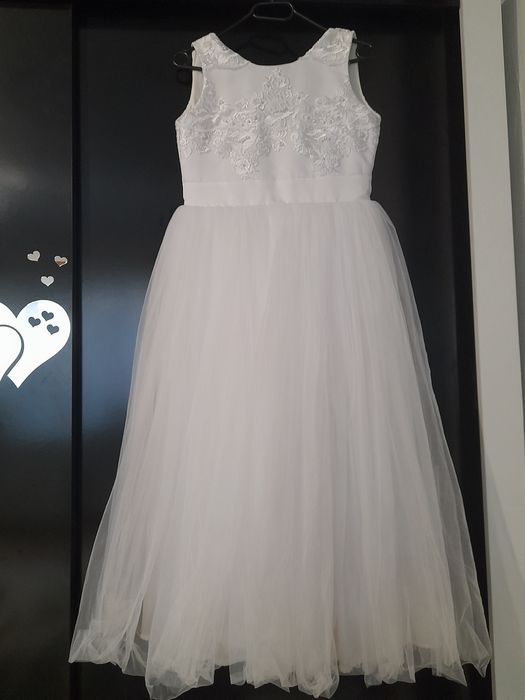 Бяла шаферска рокля