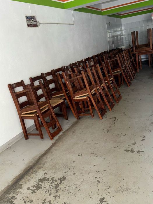 Set o masa si patru scaune de vanzare