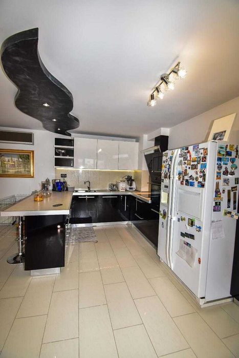 Продава се Четиристаен апартамент в София, Изток - 100 кв.м за 1345 €/кв.м - Снимка #6