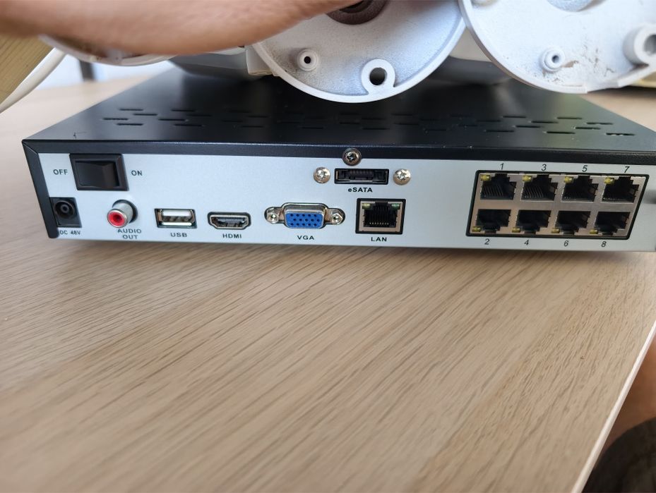 Sistem supraveghere 4K Reolink RLN8-410 cu 4 camere, Hdd 2 TB