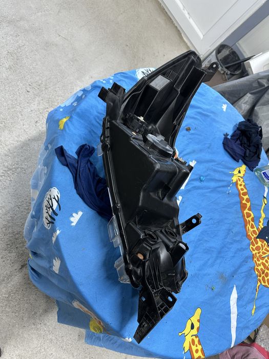 Far stânga toyota  hylux.