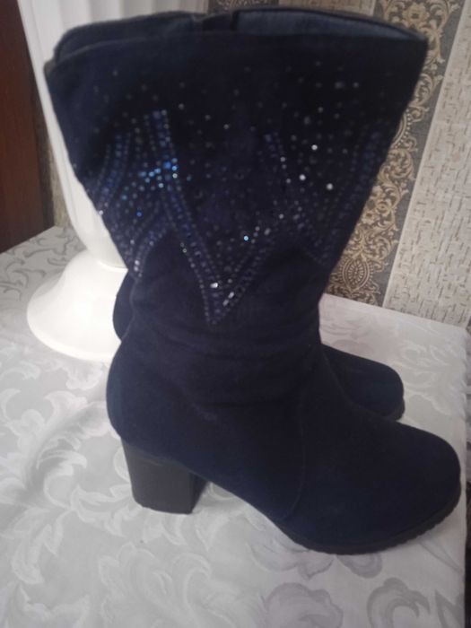 Продам замшевые сапоги в идеальном состоянии размер,37