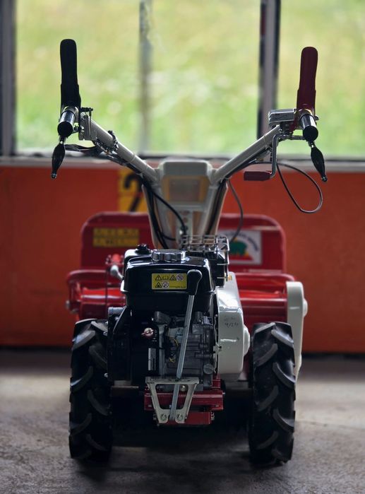 Tocator vegetatie mașină tuns iarbă înaltă Ultra Profesionala Herkules Made in Japan  motor Honda GX  diferențial blocabil 3 viteze ca nou!