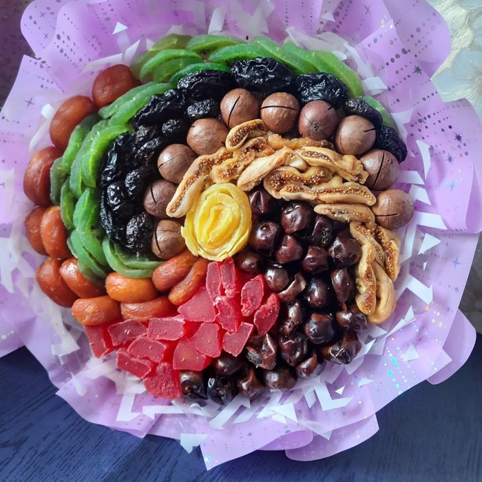 Букеты и корзины из сухофруктов и орехов.