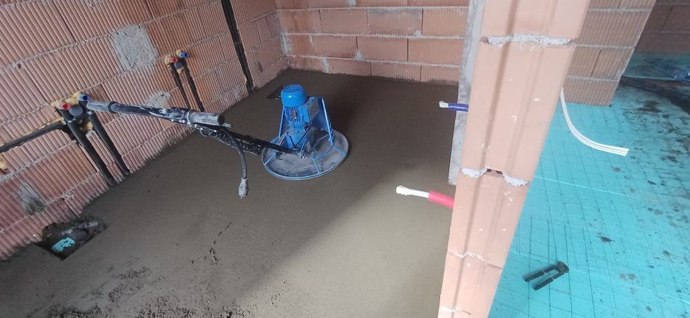 Машинни полагане на подови замазки