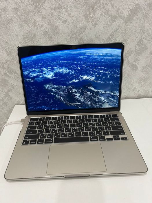 Продам Apple MacBook Air 13 2024