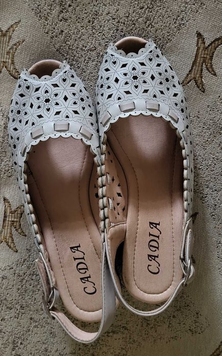 Pantofi de vara / sandale de dama din piele, dantelate si decupate