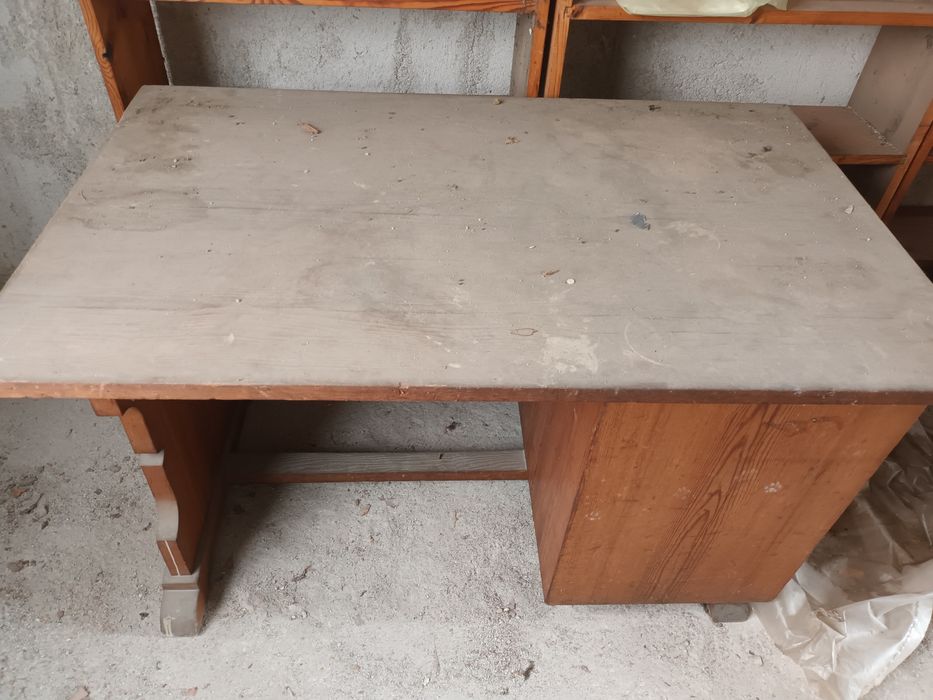 Дървено бюро, цена 75