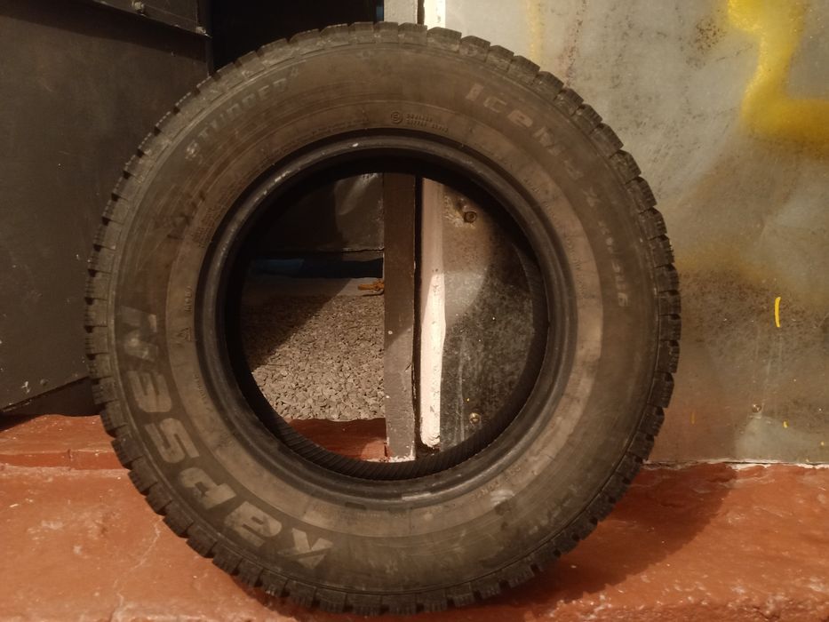 Шины шипованные в идеальном состоянии