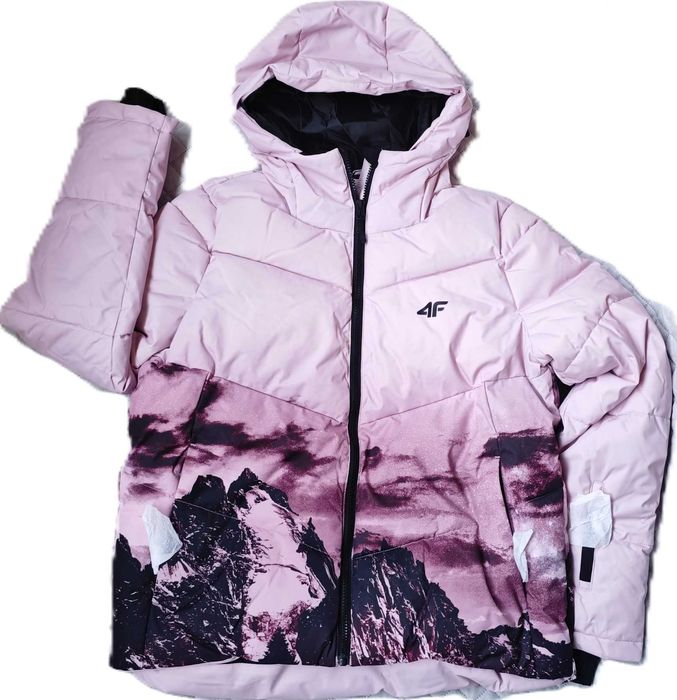 Нови дамски ски/сноуборд якета 4 F Mountain. Размери: S и М