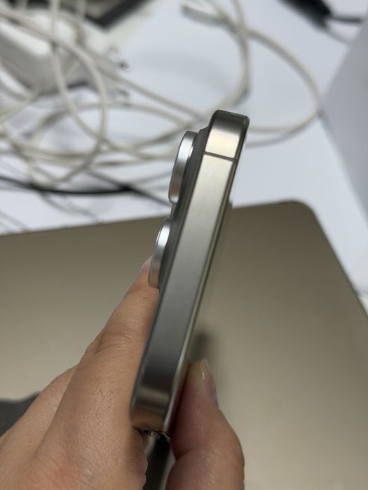 Продам Iphone 16 pro 256