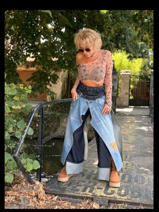 Дънки много интересен модел  Джофра