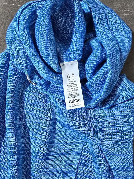 Fusta dama trendy mulata cu crapatura pe picior