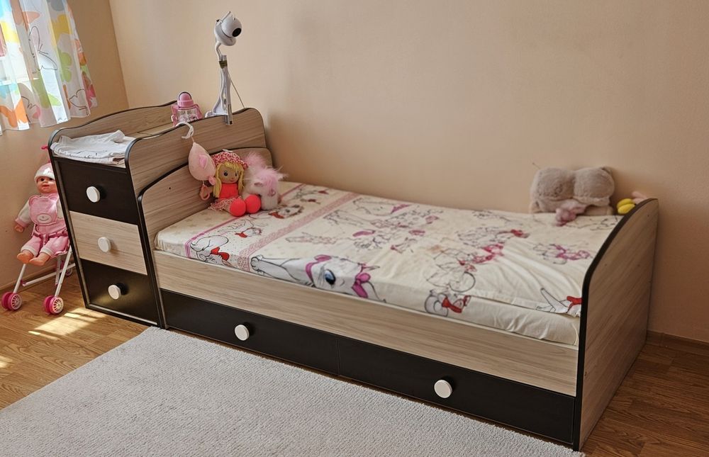 Продавам детско легло с кошара