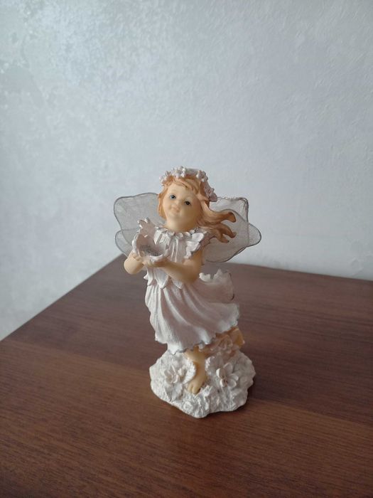 Продам статуэтки: ангелы, барс.