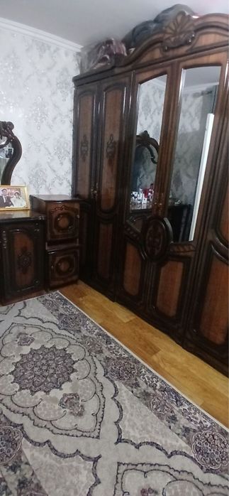 Chilonzor tumani Naqqoshlik mfy 4-etajkani 2-etaji 4 xonalik uy sotila