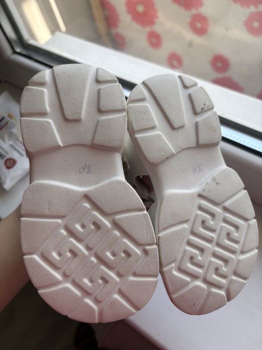 Продам детские сандали