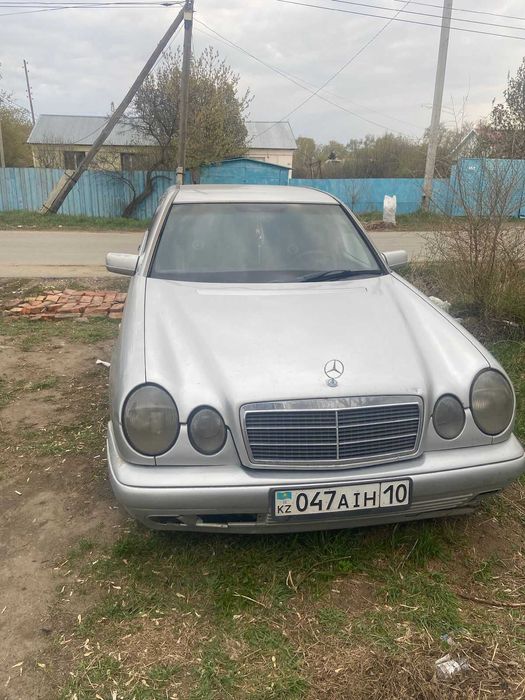 Продам  Mercedes e230,  1996года,обьем двигателя 2.3,коробка механика
