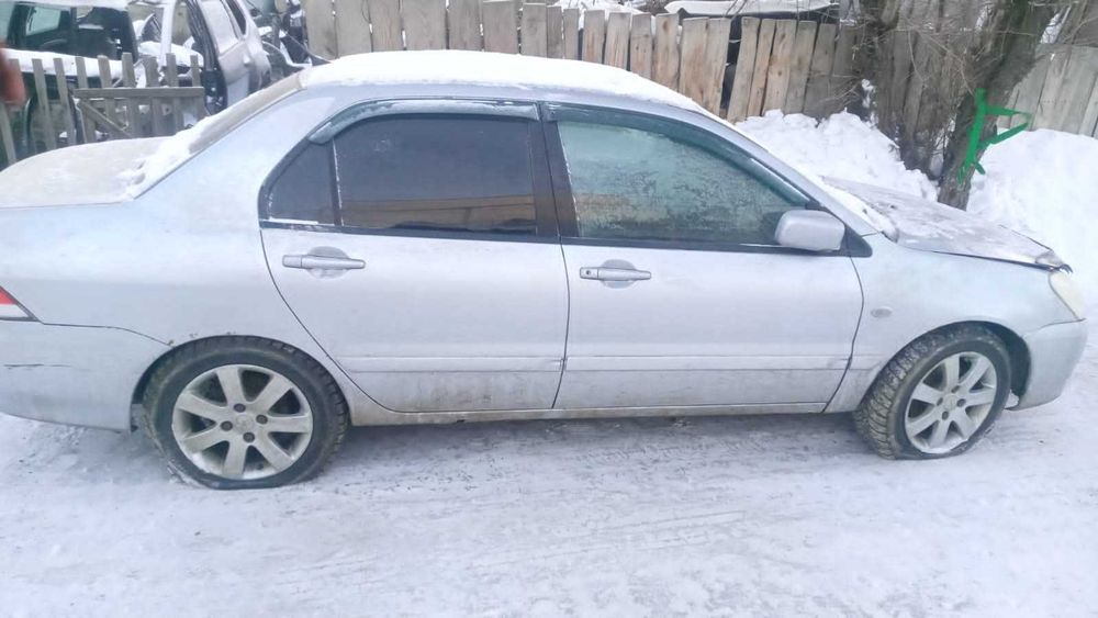 Мицубиши Лансер 9 битый 1,6л