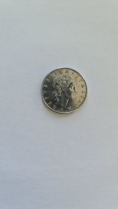 Vand 4 monede vechi de 100 ,500 si 1000 lei si 1 de 50 lire ital