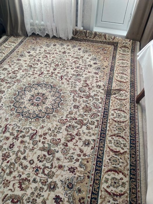 Продаётся палас в хорошем состоянии