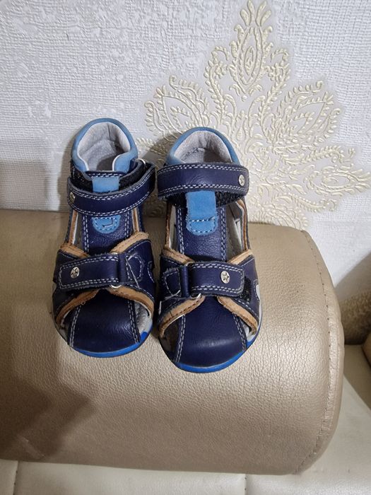 Продам детскую обувь