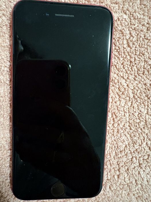 Продавам телефон Iphone SE 2020 +Нова батерия