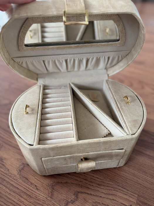 Шкатулка для украшений