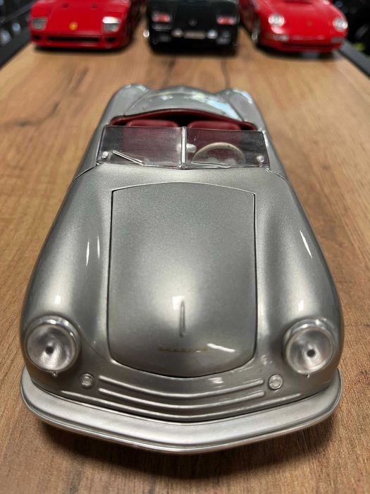 Метална колекционерска количка  модел PORSCHE 356A Cabrio 1960 1:18