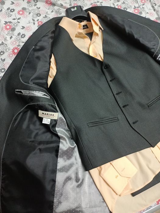 Vând costum bărbătesc