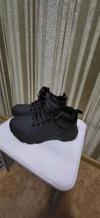 Продам ботинки зимние