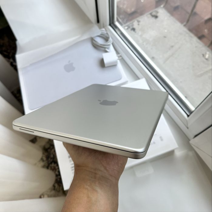 MacBook Neo Silver 8/256GB LLA