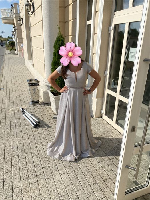 Елегантна лъскава рокля